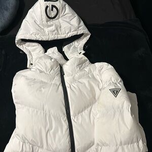 Guess puffer jacket size: M color-white